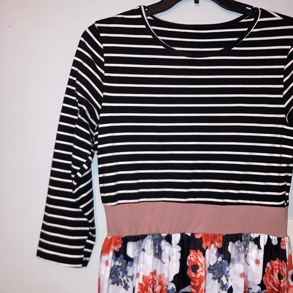 STRIPE BLACK FLORAL CURVED HEM MIDI DRESS WITH PINK BAND, sz MEDIUM